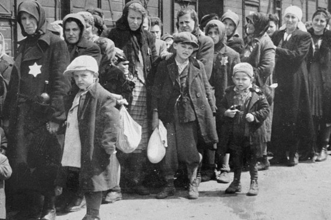 Жертв Холокоста вспомнили преображенские школьники