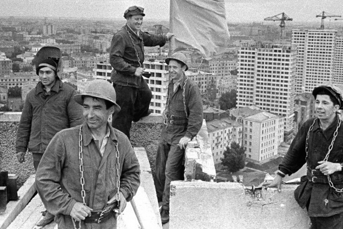 Взглянуть на столицу по-новому: как в 1967 году готовили зарубежную фотовыставку о Москве