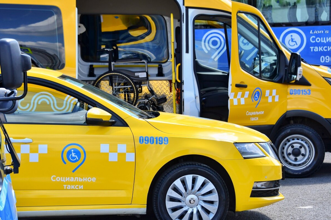 Автопарк социального такси пополнился новыми микроавтобусами